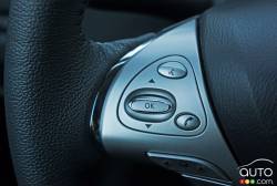 2016 Nissan Murano Platinum steering wheel detail
