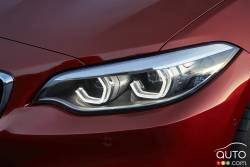 Front headlight of the 2018 BMW 2 Series Coupe