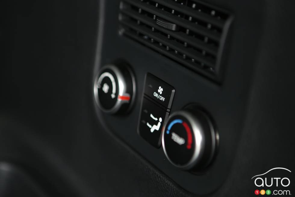 rear passenger climate controls