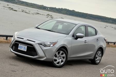 2016 Toyota Yaris pictures