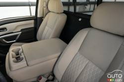 2017 Nissan TITAN Single Cab interior details