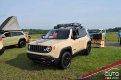 Jeep Renegade Desert Hawk Concept front 3/4 view