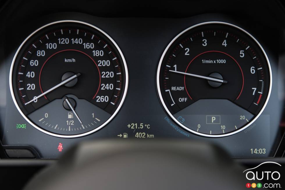2015 BMW 228i xDrive Cabriolet gauge cluster