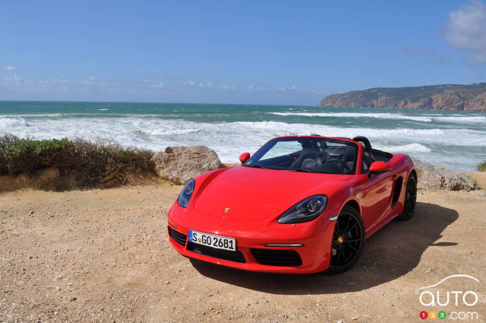 2017 Porsche 718 Boxster S front 3/4 view