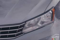 2016 Volkswagen Passat TSI headlight