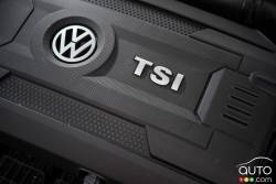 2016 Volkswagen Passat TSI engine detail