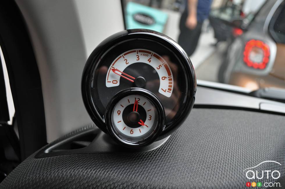 2016 Smart fortwo interior details