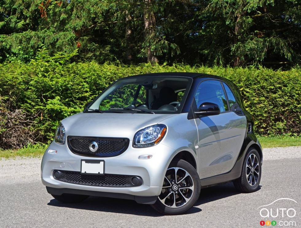2016 Smart ForTwo Coupe Passion front 3/4 view