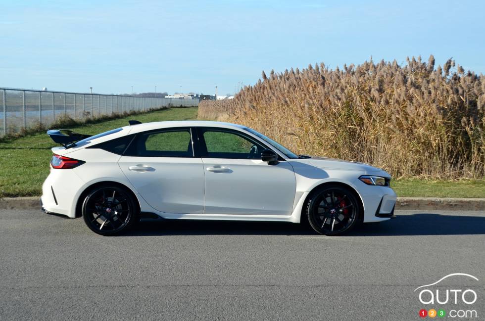 We drive the 2023 Honda Civic Type R