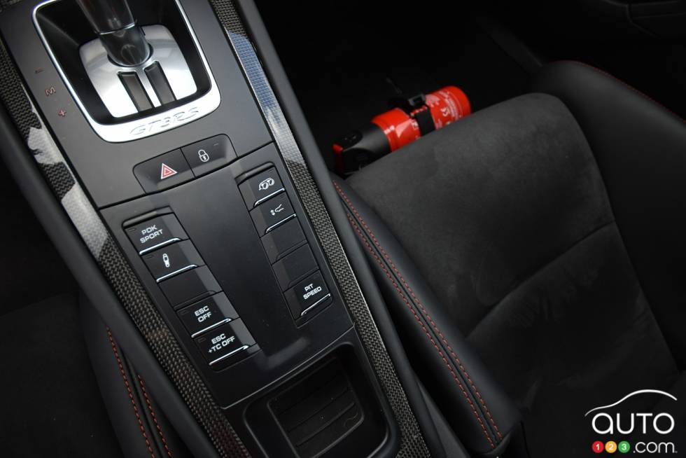 2016 Porsche 911 GT3 RS center console