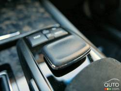 2016 Lexus GS F infotainement controls