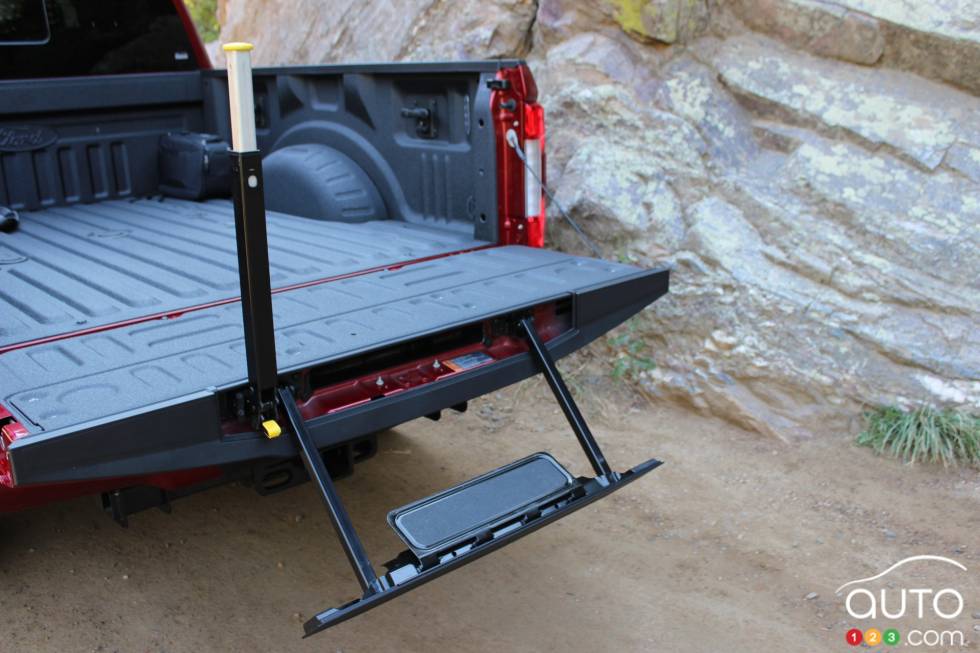 2017 Ford F Series Super Duty trunk details