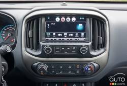 2016 Chevrolet Colorado Z71 Crew Cab short box AWD infotainement display