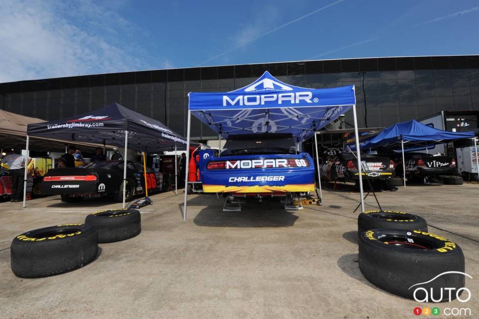 Voiture de Ron Beauchamp Jr., Mopar/Exide/Pennzoil Dodge dans les puits