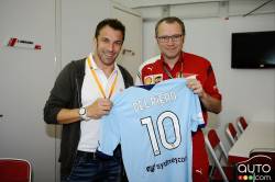 Stefano Domenicali, Scuderia Ferrari directeur de la Gestione Sportiva avec les joueur étoile de soccer Alessandro Del Piero.