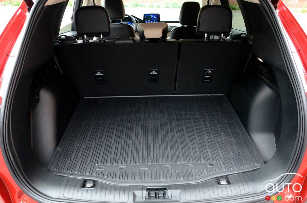 We drive the 2020 Ford Escape Hybrid