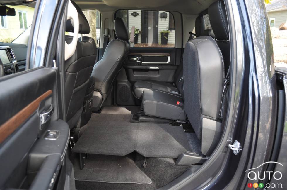 rear seats' configurations