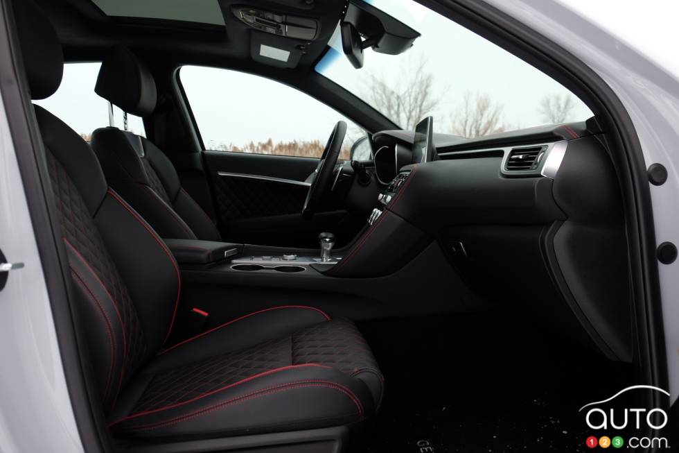 We drive the 2021 Genesis G70