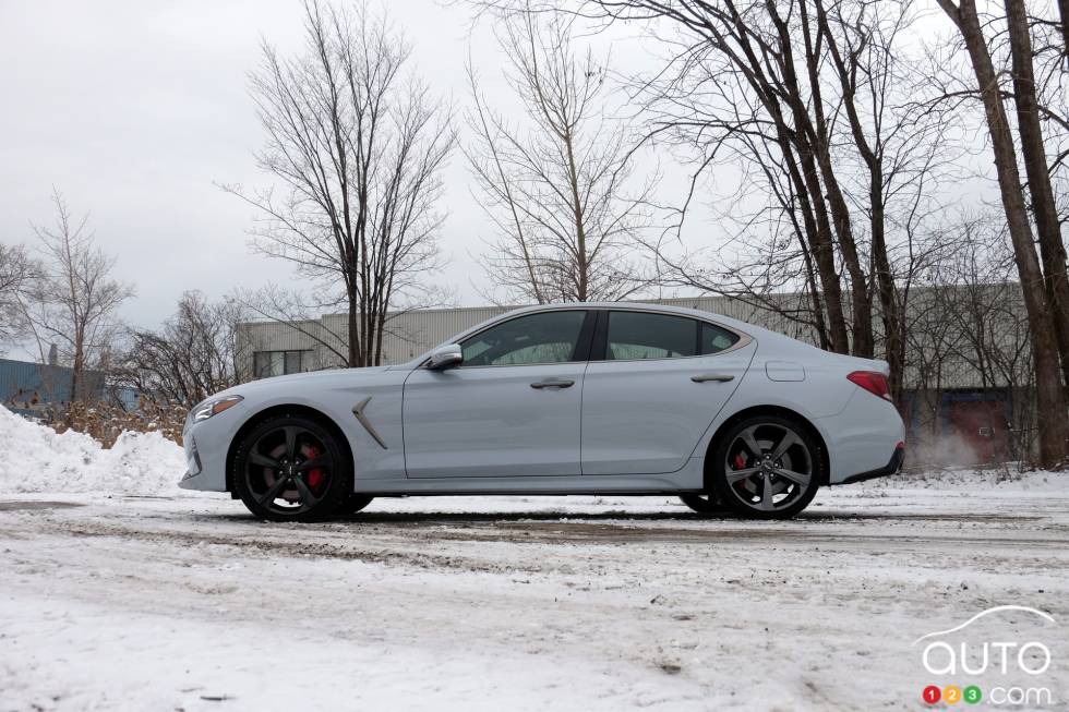 We drive the 2021 Genesis G70