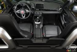 2016 Fiat 124 Spyder dashboard