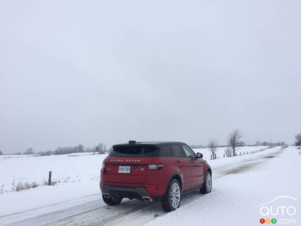 2016 Range Rover Evoque rear 3/4 view