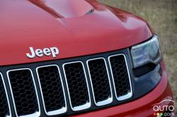2016 Jeep Grand Cherokee SRT front grille