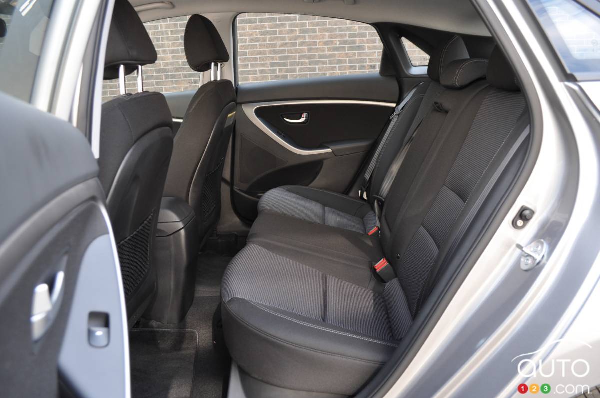 2013 hyundai elantra seats