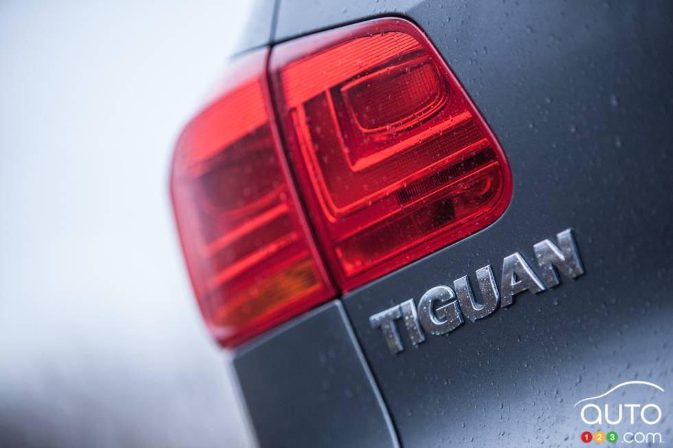Taillight and Tiguan logo