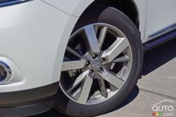 2016 Nissan Pathfinder Platinum wheel