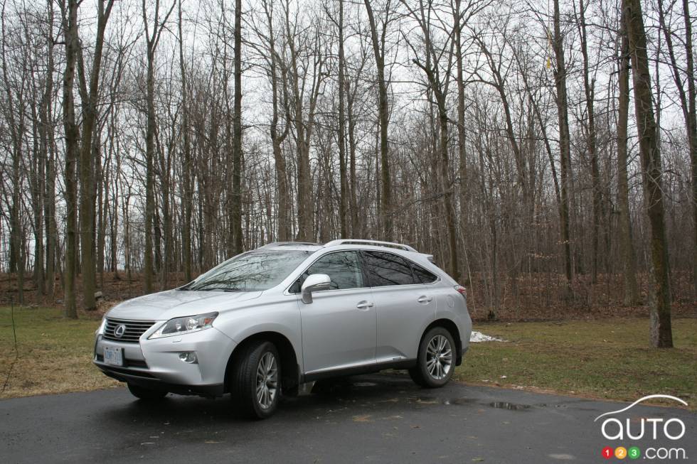 Vue 3/4 avant gauche avec les roues braquées