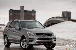 Vue 3/4 avant droit rapprochée avec les roues braquées