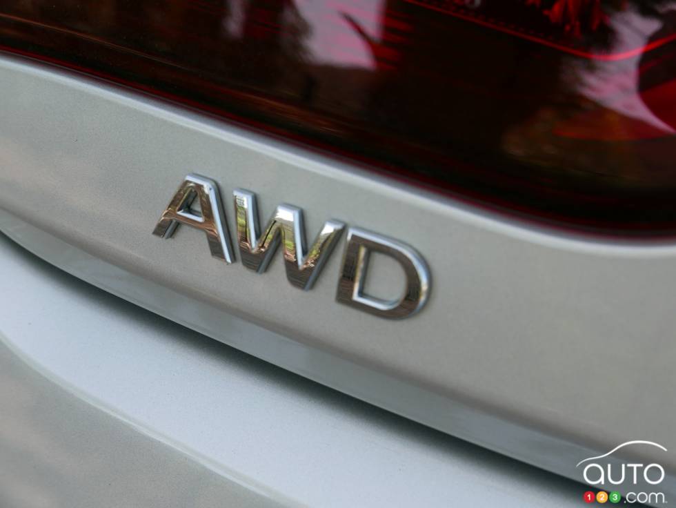 2017 Inifiniti Q60 trim badge