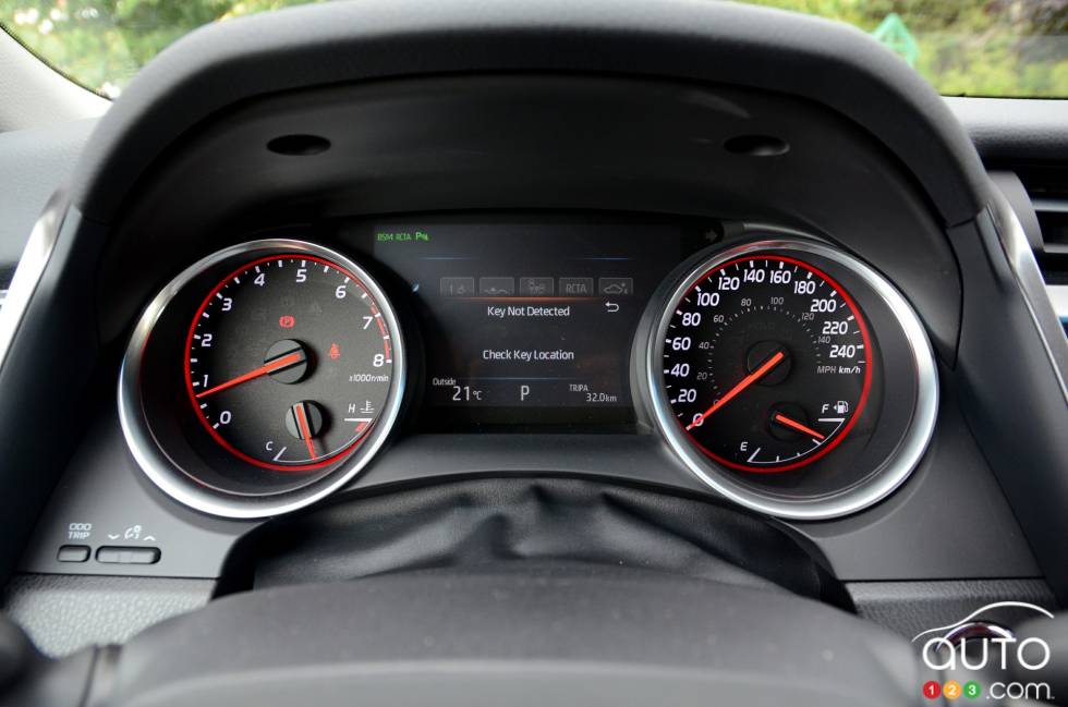 Speedometer of the 2018 Camry X SE 