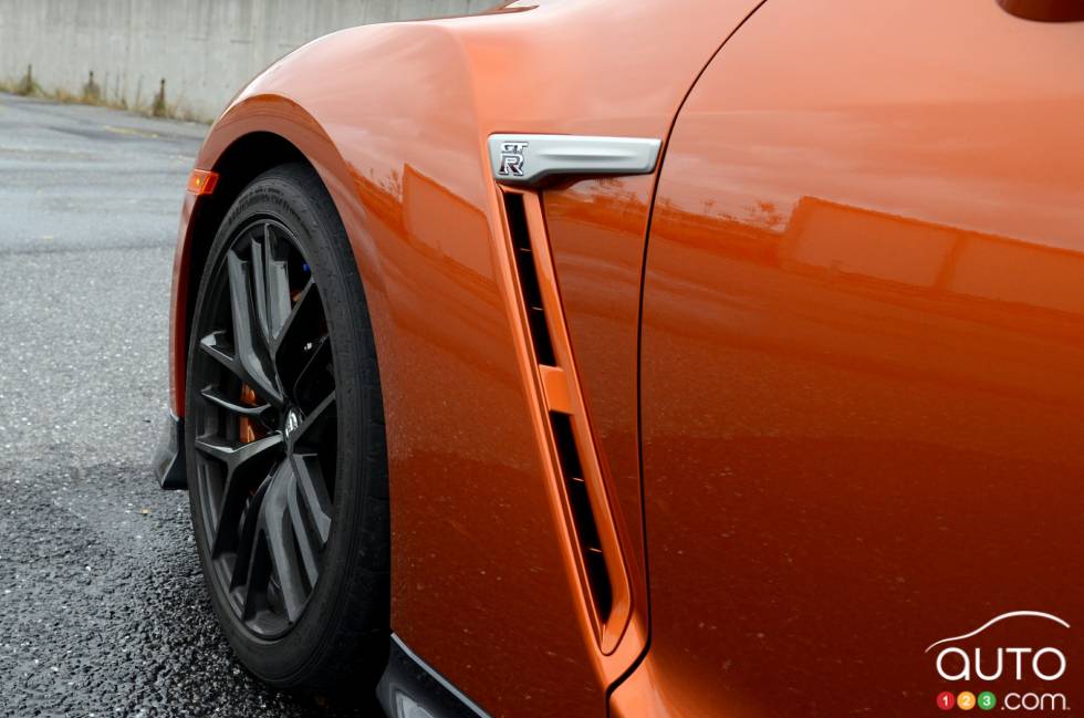 2017 Nissan GT-R exterior detail
