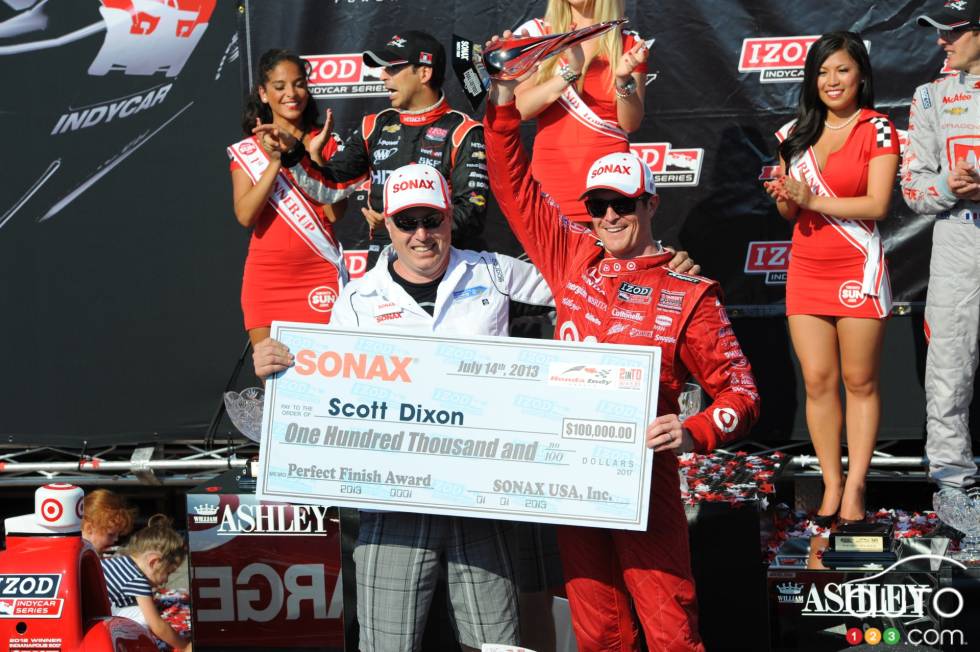 Scott Dixon, Target Chip Ganassi Racing pendant les cérémonies de podium de la course #2