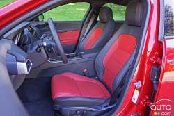 2017 Jaguar XE 35t AWD R-Sport front seats