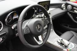 À l’instar du GLK, le nouveau Mercedes-Benz GLC 2016 est voué à connaître beaucoup de succès. Il est bien conçu, sa mécanique livre la marchandise à presque tous les niveaux et son habitacle est  extraordinaire.