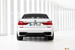 Vue arrière de la BMW Série 7 2016