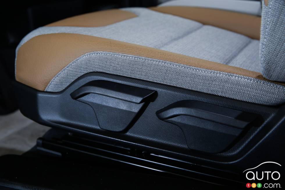 seat adjustment knobs