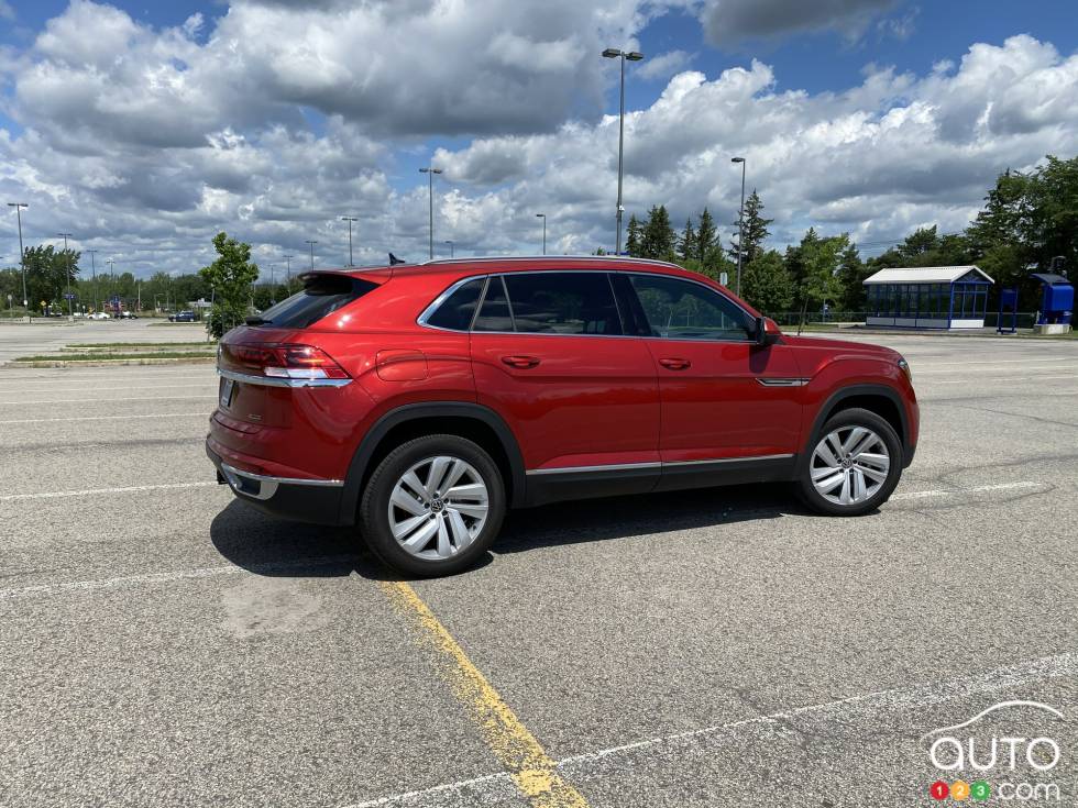 We drive the 2020 Volkswagen Atlas Cross Sport