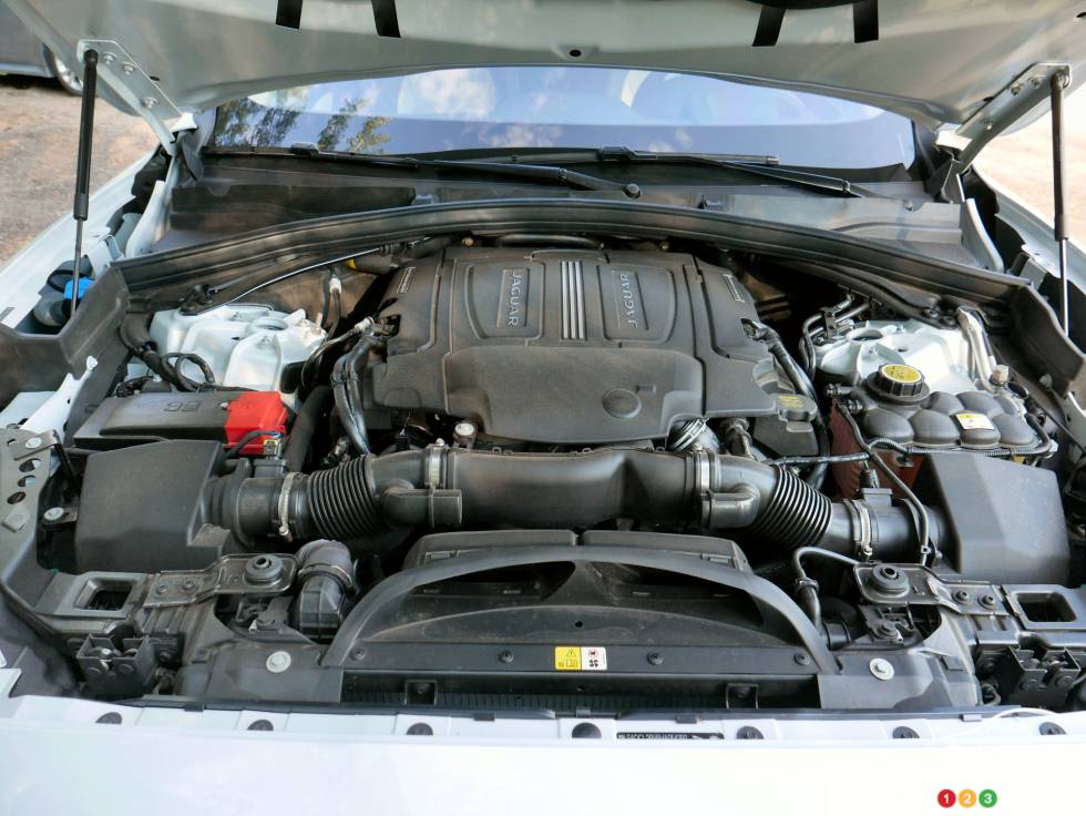 2017 Jaguar F-Pace engine