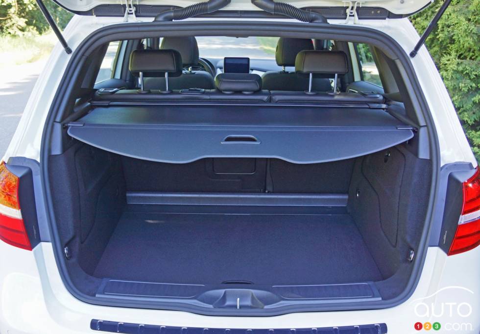 2016 Mercedes-Benz B250 4matic trunk