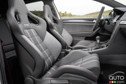 2016 Volkswagen Golf GTI Clubsport front seats