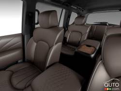 2017 Infiniti QX80 front and back seats