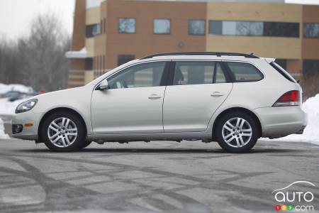 2011 Volkswagen Golf Wagon TDI Pictures