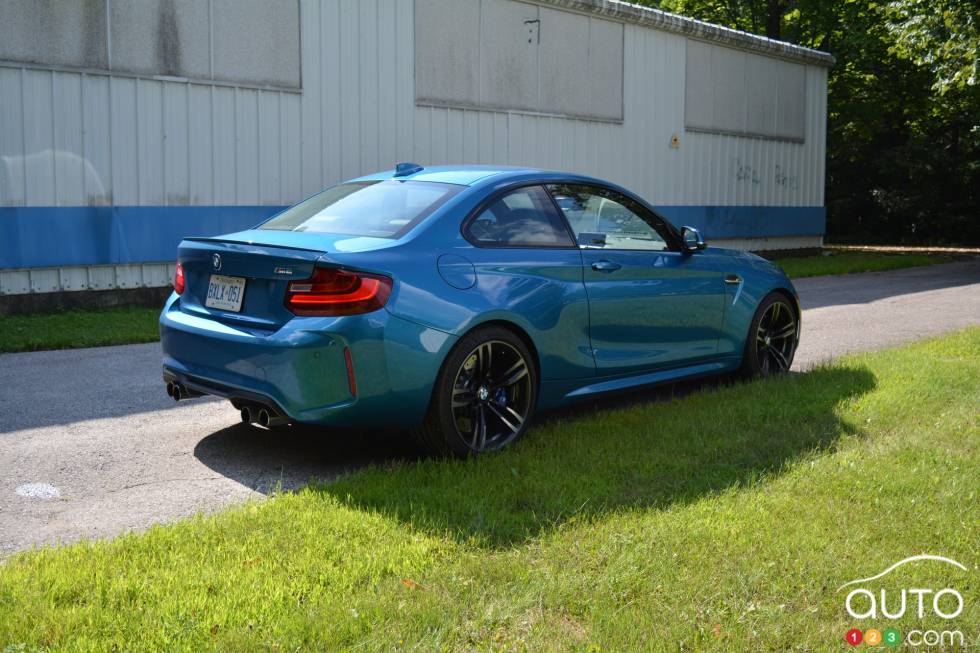 2016 BMW M2 rear 3/4 view