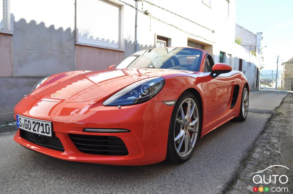 2017 Porsche 718 Boxster S front 3/4 view