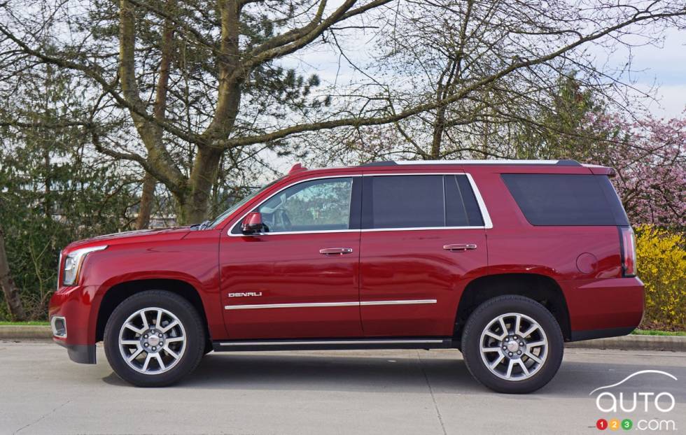 2016 GMC Yukon Denali side view
