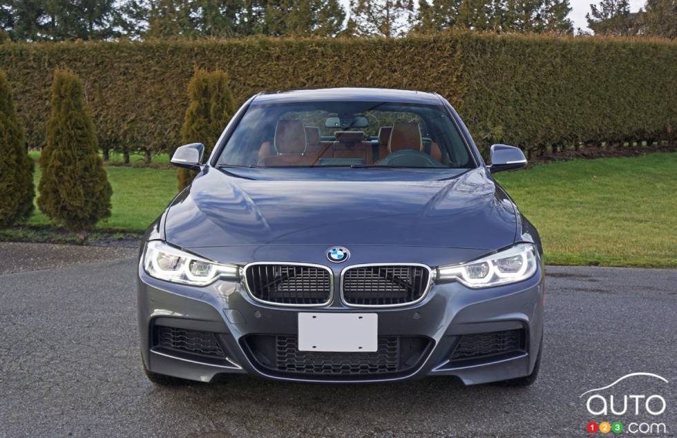 Vue de face de la BMW 340i xDrive 2016