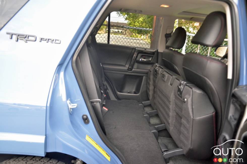 Folding rear bench seat